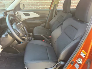 Suzuki Swift 1.2 Comfort Smart Hybrid uit 2025 Rijklaar + Fabrieksgarantie Henk Jongen Auto's in Helmond,  al 50 jaar service zoals 't hoort! / 24