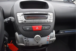 Peugeot 107 1.0 Active BOEKJES , NAP EN ONDERHOUDSHISTORIE / 15
