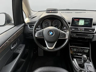 BMW 2-serie Active Tourer 225xe iPerformance High Executive LEER - CAMERA - HUD / 19