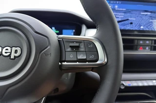 Jeep Avenger Summit 54 kWh | Navigatie | DEMO | 8 jaar speciale garantie | Electrische achterklep | Camera | Stoel- en stuurverwarming | Climate control / 26