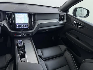 Volvo XC60 2.0 T6 Plug-in hybrid AWD Plus Dark / 30