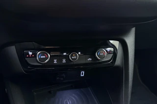 Opel Corsa 1.2 Turbo 145pk Automaat Hybrid Ultimate | DEMO | Tot 8 jaar garantie | Navigatie | Climate control | Stoelverwarming | Keyless Entry | Camera | Parkeersensoren | Alcantara bekleding | Zwart dak | 17" Lichtmetalen velgen / 23