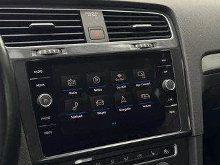 Volkswagen Golf TSI * Panoramadak * Camera * Navigatie * Massage Stoel / 21