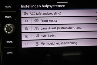Volkswagen T-Roc 1.5 TSI Style | IQ LIGHT | STOELVERWARMING | CLIMA | APP CONNECT | DAB | PDC / 10