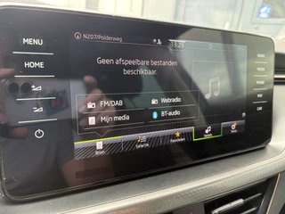 Škoda Kamiq 1.0 TSi DSG 110pk Business Edition  NAVI/CARPLAY/VIRTUAL/CLIMA/CRUISE/PDC/STOELVERWARMING / 30