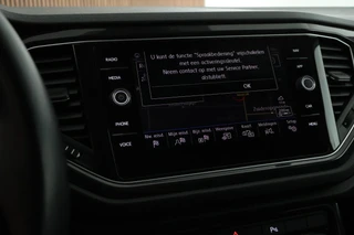 Volkswagen T-Roc 1.5 TSI 150pk DSG Sport Trekhaak Virtual cockpit Adaptive cruise Stoelverwaming PDC / 31