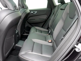 Volvo XC60 2.0 T6 AWD+ Black Edition Leder | Pano | 360 cam | Lighting Pack / 16