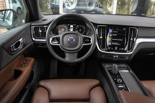 Volvo V60 2.0 B4 Inscription | NL auto | 2e eigenaar | BTW auto | Stuurverwarming | Leer | Cruise control | DAB | Camera | LED | Navigatie | Bluetooth | PDC / 11
