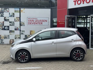 Toyota Aygo X-PLAY 5-DEURS CAMERA AIRCO LED-DAGRIJVERL. LM-VELGEN LAGE-KM-STAND / 2