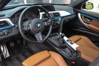 BMW 3-serie Touring 318i Centennial Executive M-sport | 2e eigenaar | HiFi audio | Navigatie | Bluetooth | Climate control | M-sportstuur | Cruise control | PDC | 18 inch | Trekhaak / 13
