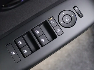 Hyundai Kona Electric N Line business 64.8 kWh Navigatie | Camera | Adaptive cruise / 17