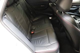 BMW 3 Serie Touring 316i High Executive Sport Line  / Navigatie Professional / Leder / Stoelverwarming / Climate Control / 18 Inch / Bluetooth / Xenon / Parkeersensoren / Cruise Control / 18