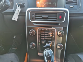 Volvo V60 1.6 T3 R-DESIGN Camera, Trekhaak, Carplay, ALL IN Prijs! / 20