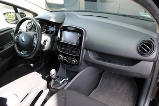 Renault Clio 0.9 TCE LIMITED Parkeer sensoren / Cruise control / Trekhaak / 22