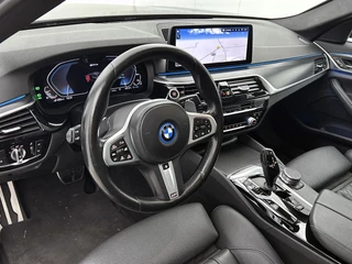 BMW 5-serie 545e xDrive High Executive M Sport | Dakraam | Camera | Autopilot | Stoel-/Stuurverwarming | CarPlay / 12