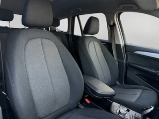 BMW X1 SDrive18i Executive achteruitrijcamera, extra getint glas, electr bedienbare achterklep, parelmoer wit / 24