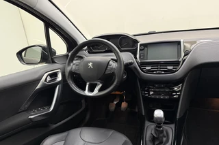 Peugeot 2008 1.2 PureTech 130pk Blue Lease Allure | Panorama Dak | DAB+ | Navigatie | Climate Control | Cruise Control | Achteruitrijcamera |LichtMetalen Velgen met All Seasonbanden / 26