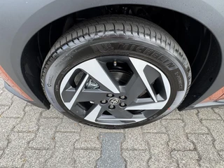 Toyota Aygo X HYBRID 115 ENVY NIEUW EN DIRECT LEVERBAAR!! LED PARK-SENSOREN KEYLESS STOELVERW APPLE/ANDROID CLIMA AD-CRUISE NAVI / 12