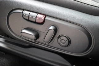MINI Countryman John Cooper Works ALL4 Chili Automaat  / Navigatiesysteem Plus / Leder / Panoramadak / Harman Kardon / Stoelverwarming / Achteruitrijcamera / 19 Inch / Sportstoelen / Parkeersensoren voor+achter / Climate Control / Head-Up Display / 34