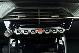 Peugeot 2008 1.2 Hybrid 145 Allure | Climate & Cruise control | Achteruitrijcamera |voorstoelen verwarmd | Parkeersensoren | AppleCarplay / AndroidAuto | Full LED / 25