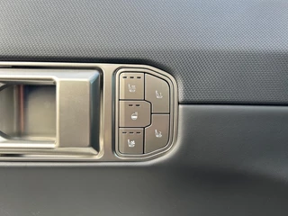 Kia EV4 Hatchback GT-PlusLine 81.4 kWh | Schuif/kanteldak | Lederen bekleding | 360 Graden camera | Head up display | Elektrische achterklep | Elektrische stoel verstelling met geheugen | Stoel verwarming + ventilatie voor | Dodehoek camera | Draadloze oplader / 30