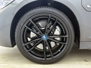 BMW 3-serie 330e xDrive | Dravit Grau | Camera | Stoelverwarming | Memory Stoelen | / 10