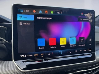 Volkswagen Golf 1.5 eHybrid GTE 272pk / 5JR Garantie / Pano / Trekhaak / DCC / Keyless / Matrix / 360 / HUD / 29