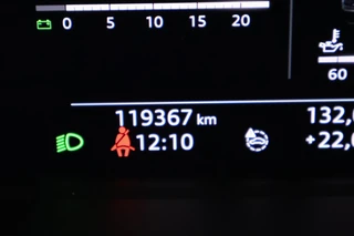 Audi Q3 35 TFSI 150pk Business Edition Trekhaak Camera Stoelverwarming LED Virtual Cockpit Navigatie Panoramadak / 38