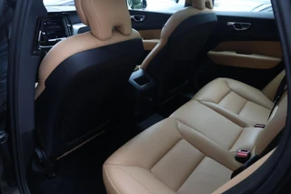 Volvo XC60 T8 Recharge AWD Momentum | Leder | Panoramadak | Parkeercamera | Keyless / 14