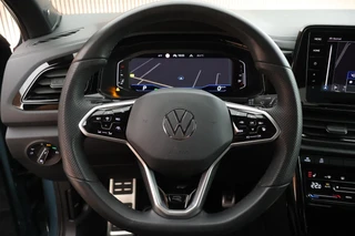 Volkswagen T-Roc 1.5 TSI 150pk DSG R-Line Business+ Black Style Trekhaak Camera Beats Stoelverwarming LED Navigatie / 19