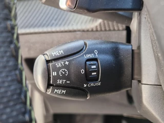 Peugeot 208 1.2 Hybrid 145 e-DCS6 GT | Massagestoel | Alcantara | Achteruitrijcamera | Apple Carplay/Android Auto | Stoelverwarming / 18
