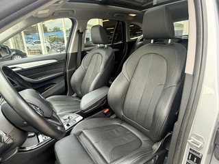 BMW X1 xDrive20i High Executive  | Afn. trekhaak | Pano | LED | Leder | Sportstoelen | Apple/Android | Stoelverwarming / 20