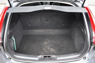 Volvo V40 1.6 T3 MOMENTUM NAVI / PDC / STOEL VERW. / TREKHAAK / 10
