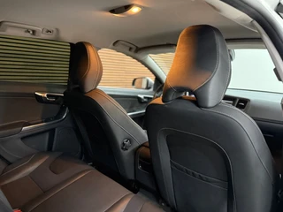 Volvo V60 1.6 T4 R-Design | Navi | Trekhaak | 180PK | Winter Pack | High Performance Audio | Leder/Alcantara / 19
