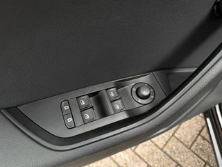 Škoda Superb COMBI 1.5 TSI ACT Business Edition - Automaat Stoelverw. Navi Camera 17inch LMV / 20