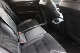 Volvo XC60 2.0 T4 R-Design  LED/Leder/Navi/Camera/CarPlay/Virtual Cockpit/Crc/19" / 34