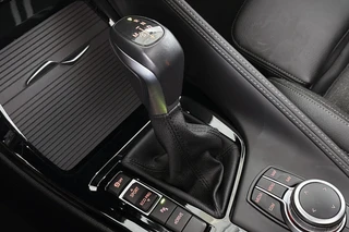 BMW X2 xDrive25e M Sport Panoramadak Head-Up Harman Kardon Elektrische Stoelen / 32