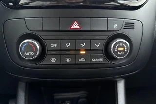 Kia Venga 1.6 CVVT DynamicPLusLine | Trekhaak | Cruise control | Airco | Achteruitrijcamera | Navigatie | Lichtmetalen velgen / 24