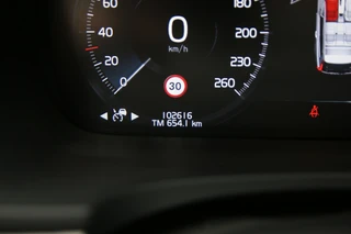 Volvo V90 2.0 T4 R Design Pano | Trekhaak | Apple carplay | Pilot assist | / 8