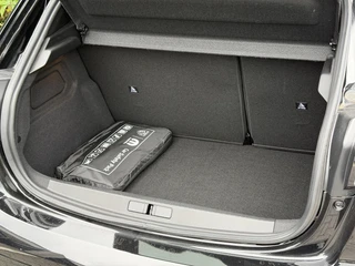 Peugeot 208 Allure 1.2 Hybrid 110PK e-DCS6 Automaat Navigatie, Rondomzichtcamera, Climate Control, Cruise Control, Parkeersensoren / 12