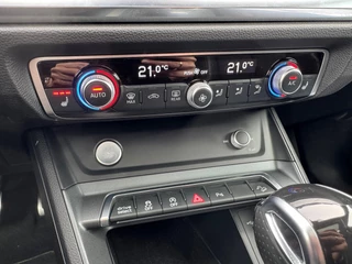 Audi Q3 35 TFSI S Line Edition * Panoramadak * Trekhaak * Stoelverwarming * Parkeercamera * / 26