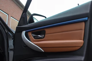 BMW 3-serie Touring 318i Centennial Executive M-sport | 2e eigenaar | HiFi audio | Navigatie | Bluetooth | Climate control | M-sportstuur | Cruise control | PDC | 18 inch | Trekhaak / 32