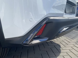 Lexus UX 300h Ultimate Edition DIRECT LEVERBAAR EL-ACHTERKLEP STUURVERW STOELVERW GROOT-SCHERM BLIND-SPOT / 14