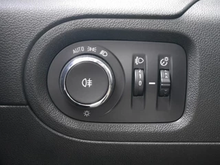 Opel Grandland 1.6 Turbo Hybrid Business Executive | Stoelverwarming en ventilatie | 225 PK | 19 inch lichtmetalen velgen | Lederen bekleding | Parkeersensoren v+a | Elektrisch verstelbare bestuurdersstoel / 21