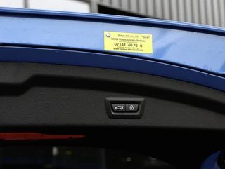 BMW X2 M35i High Executive Panoramadak | Harman Kardon | Sportstoelen | Misano Blue / 32