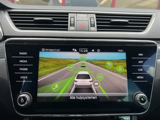 Škoda Superb Combi 1.5 TSI ACT Business Edition Plus  | Trekhaak | ACC | Carplay | Navi | Stoel/Stuurverw. | Sfeer | / 28