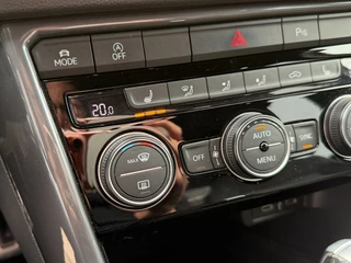 Volkswagen T-Roc 1.5 TSI Sport Business R-Line / Pano / ACC / Led / IQ Drive / Camera / Trekhaak . / 36