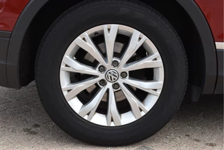 Volkswagen Tiguan 1.4 TSI ACT 150 pk Connected Series  NL-Auto | DAB | Elekt.trekhaak | Carplay | Cruise Control | Climate Control | NAP / 29