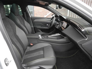 Peugeot 308 1.2 Hybrid 145 e-DCS6 GT € 6000,- DEMOVOORDEEL! | AGR stoelen | Stoel en stuurverwarming | Camera rondom | Adaptieve cruise control | Panoramadak | Afneembare trekhaak | Full led | 18 inch lichtmetalen velgen / 19