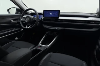 Jeep Avenger 1.2 e-Hybrid 110pk Automaat Summit | Navigatie | Achteruitrijcamera | Adapt. Cruise control | Climate control | Elektrische achterklep | Keyless | 18" Lichtmetalen velgen | 8 jaar garantie / 15